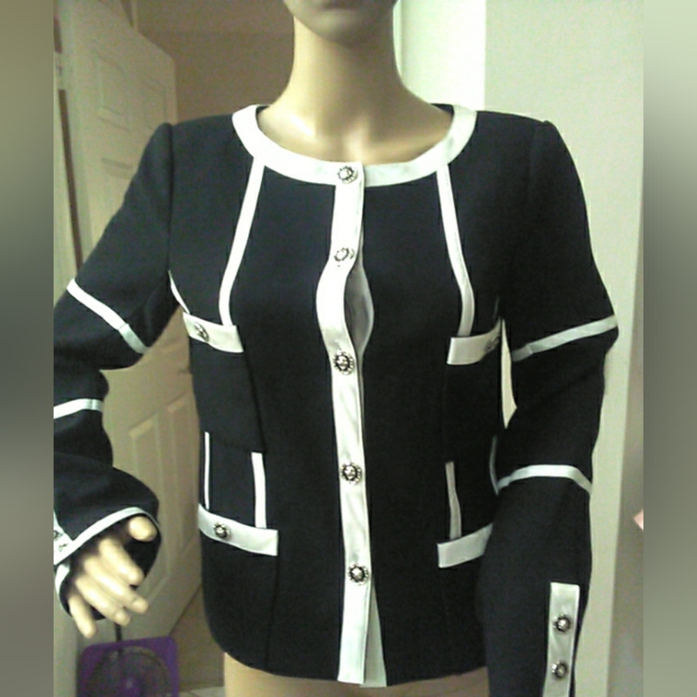 NWOT FBB LIMIT Chic Black /White Blazer INCREDIBLE SZ. SM Unique Buttons